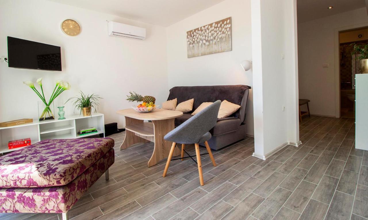 Hill Apartment With Private Pool Kučine Exterior foto