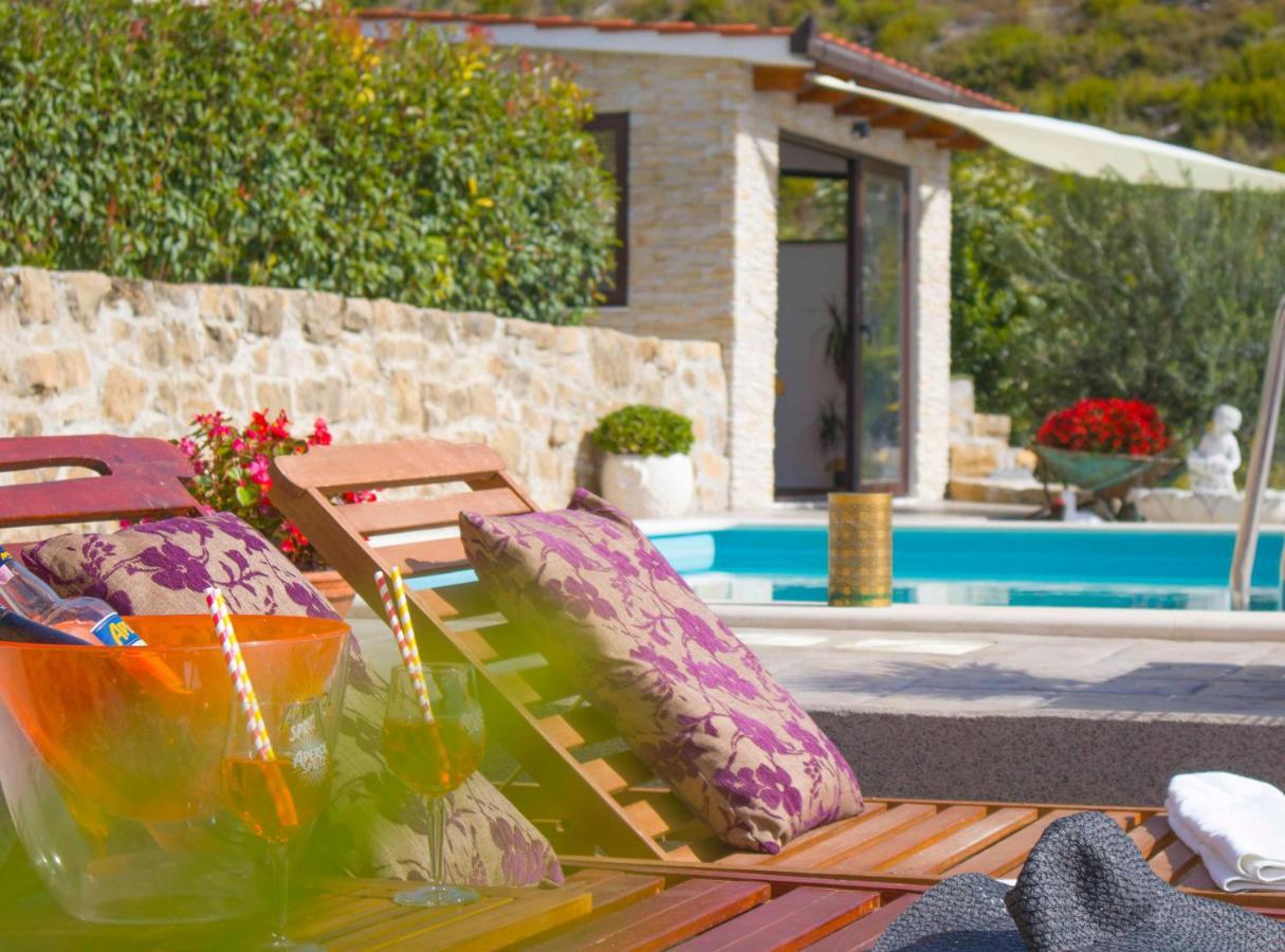 Hill Apartment With Private Pool Kučine Exterior foto